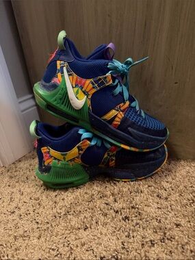 Nike Youth Navy Blue Multicolor Athletic Sneakers
